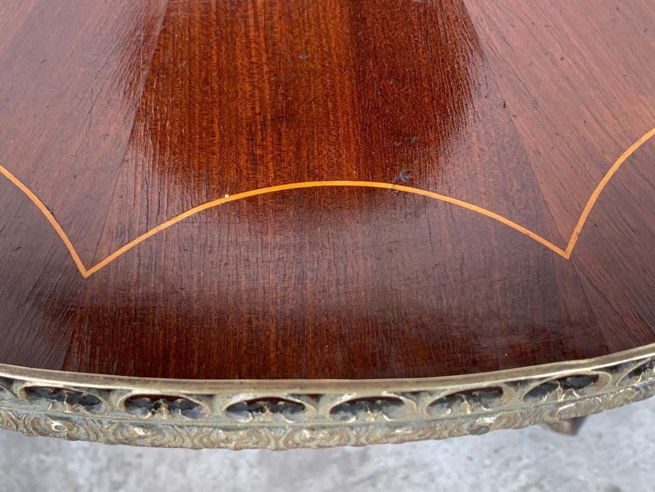 Table bouillotte ronde de style Louis XVI à deux niveaux en acajou, dans le style de Jansen photo vintage