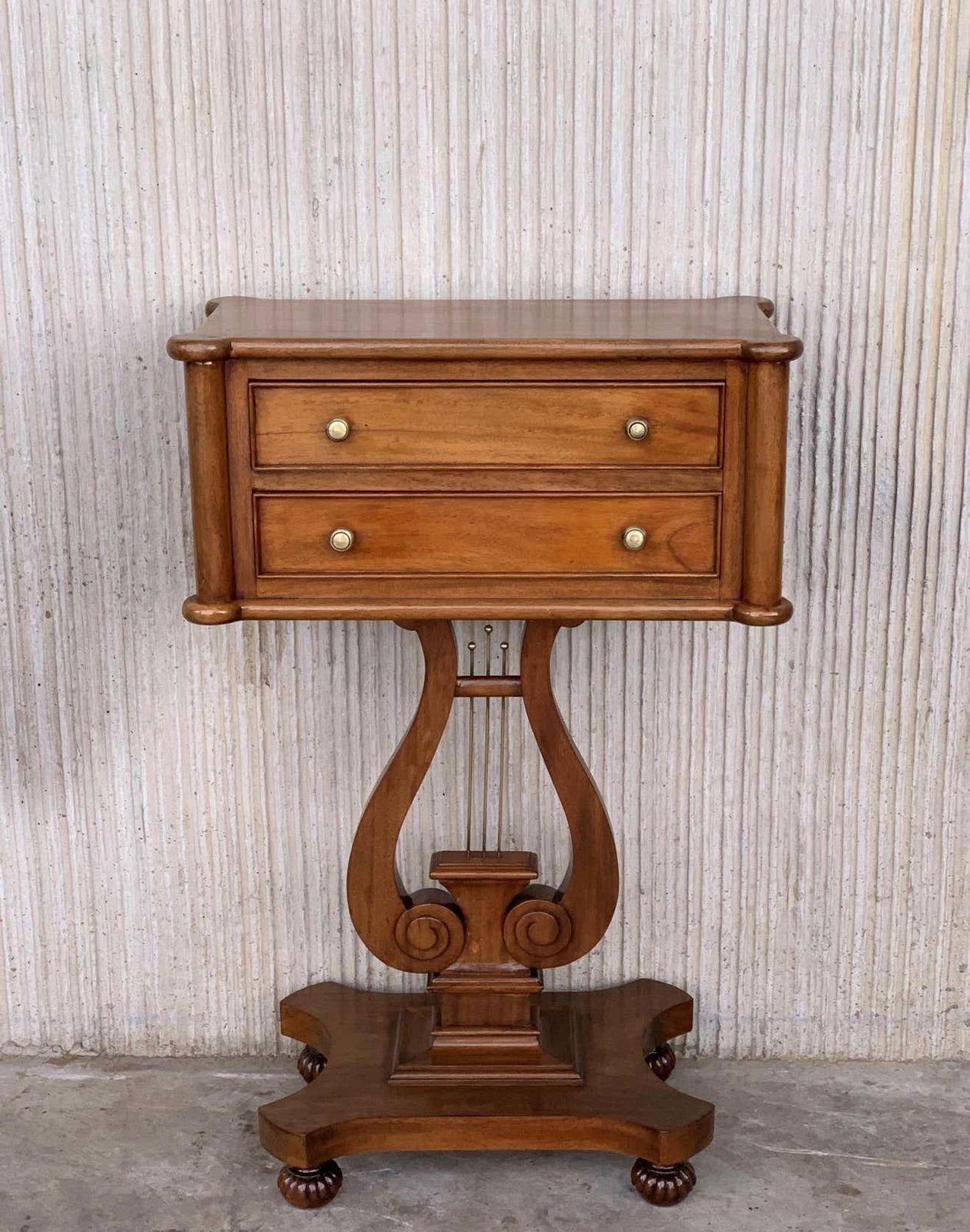 Table d'appoint de style Régence, à deux tiroirs et pieds en harpe, France, d'époque photo furniture
