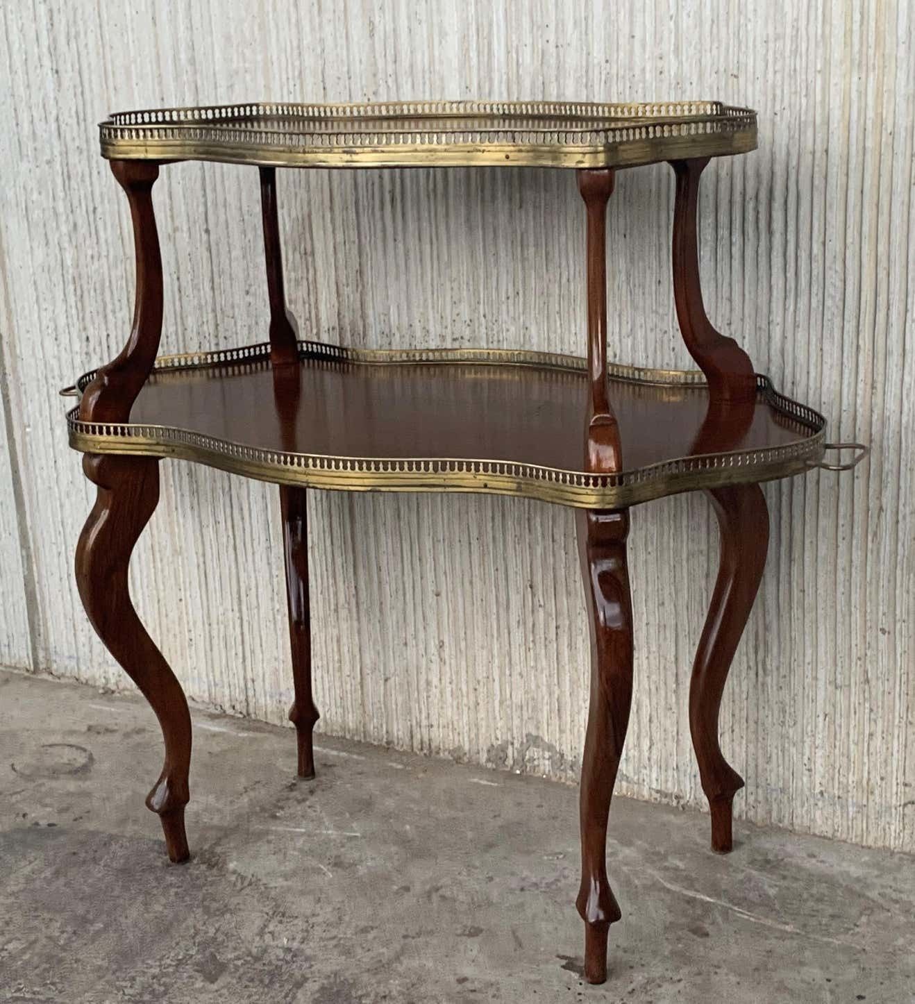 Table basse ou d'appoint française en acajou et laiton à deux plateaux photo Mobilier