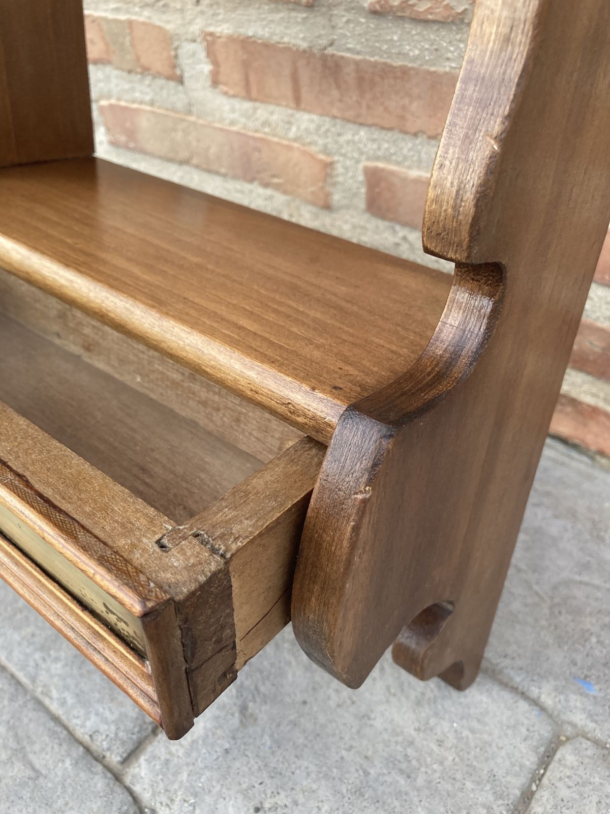 Mid Century Walnoot Klein Wandplankje Met één Lade photo Meubels