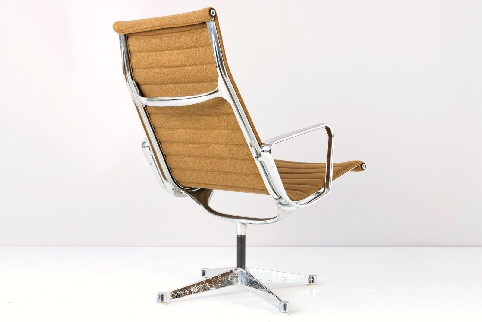 photo buy Model 682 Swivel Armchair By Charles & Ray Eames For Herman Miller, 1958