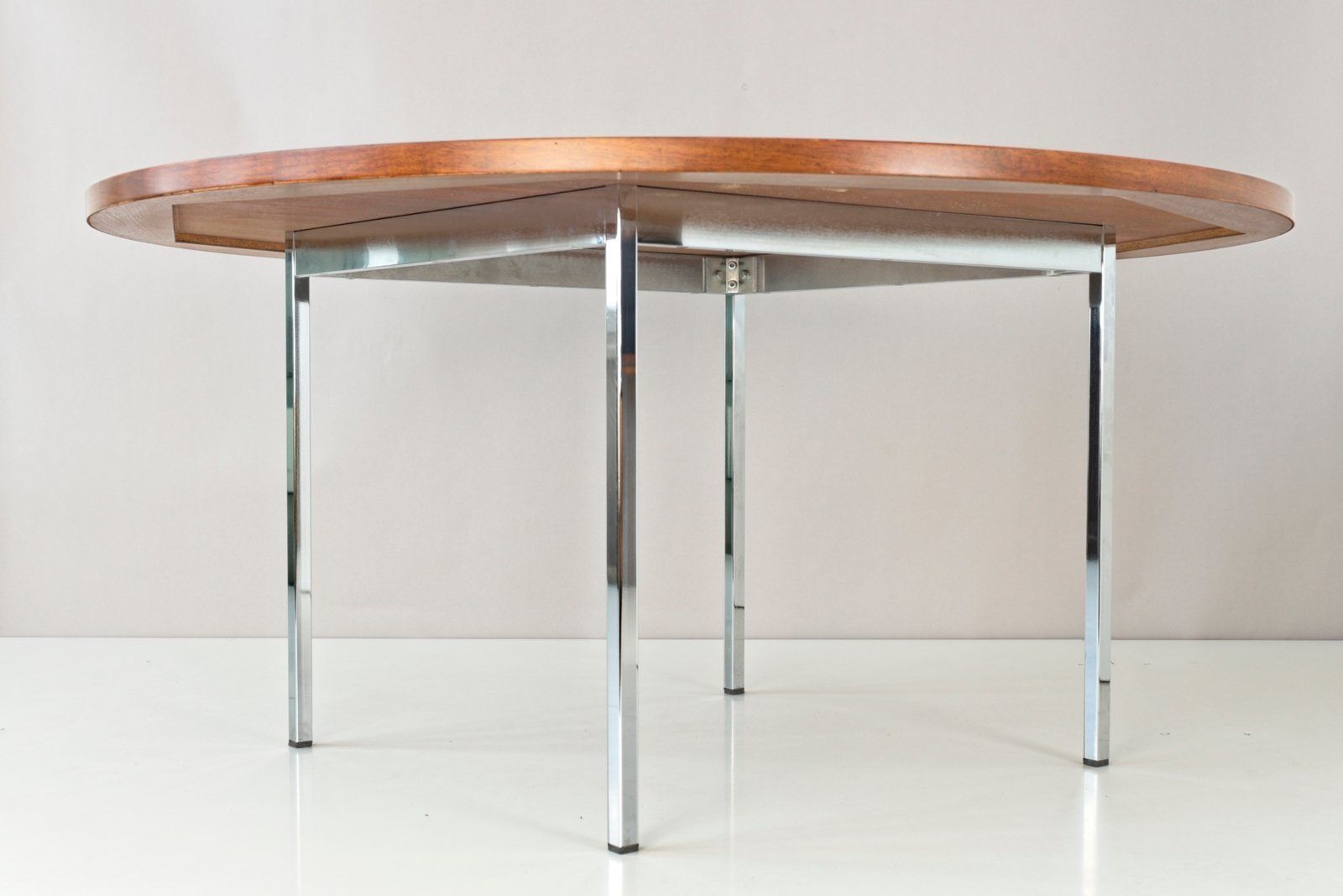 Swiss Round Conference Table By Florence Knoll Bassett For Knoll Inc. / Knoll International, 1960s photo vinterior