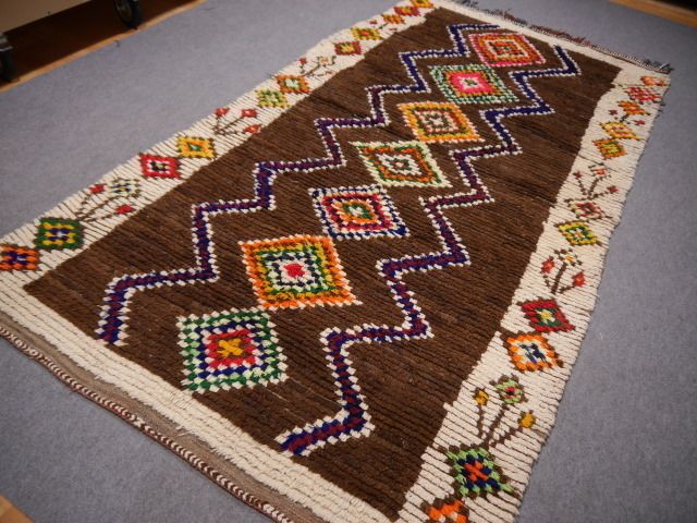 Moroccan Vintage Berber Rug photo vinterior