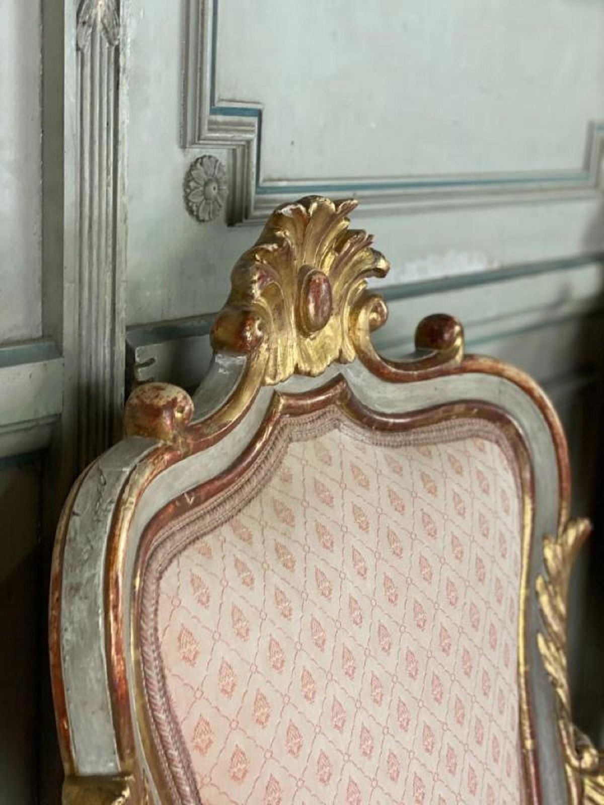 Pair Of Italian Armchairs In Sculpted Giltwood photo vintage