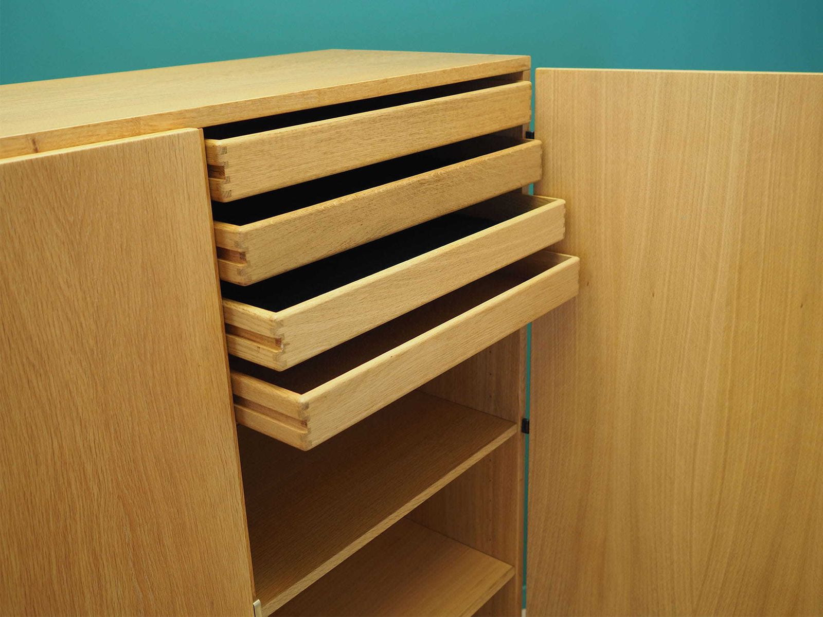 photo furniture Ash Wardrobe, 70s, Danish Design, Production: Denmark