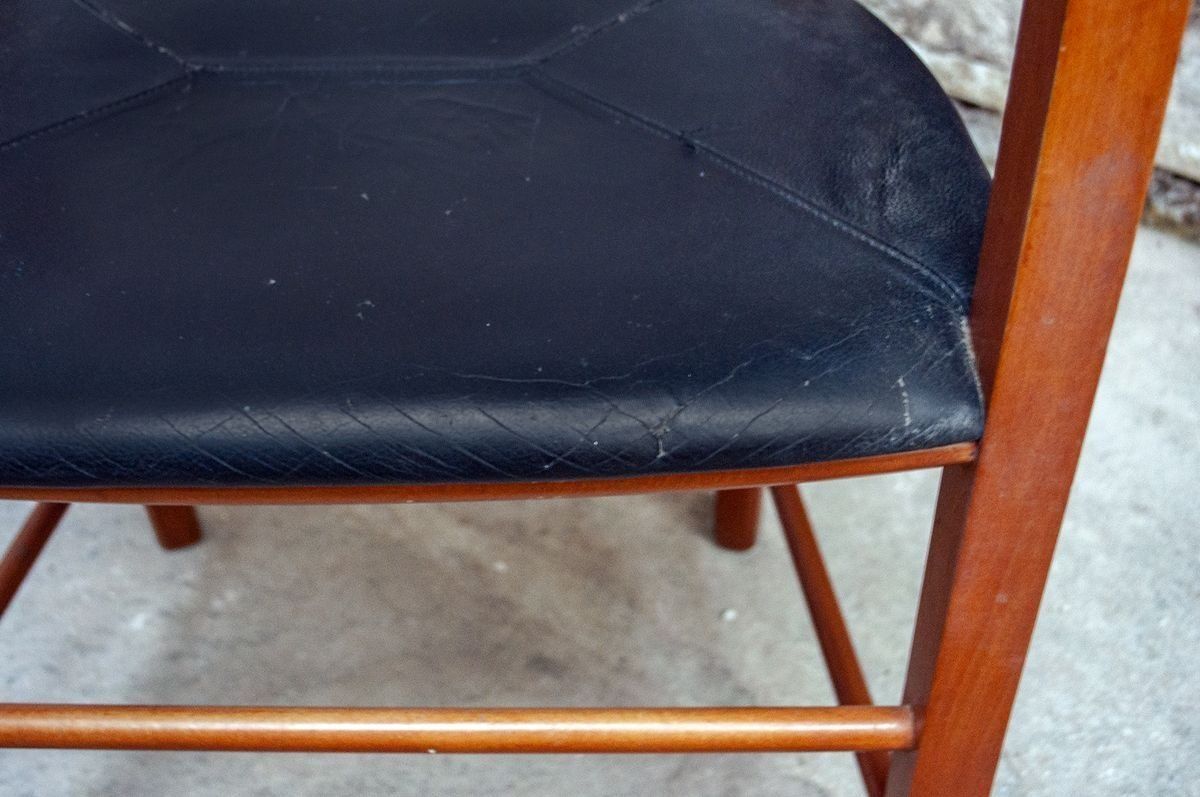 photo for sale Marocca Model Chairs In Beech And Leather By Vico Magistretti For De Padova, Italy, 1987, Set Of 2