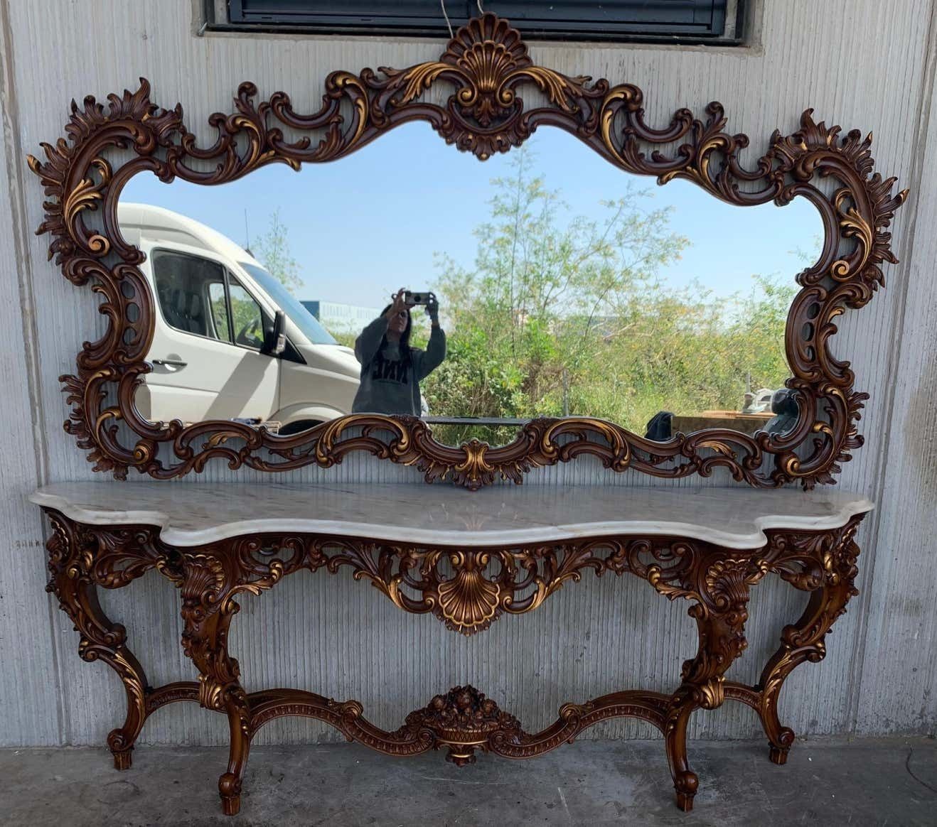 photo vinterior Console baroque espagnole du XXe siècle en noyer sculpté, ormolu et marbre