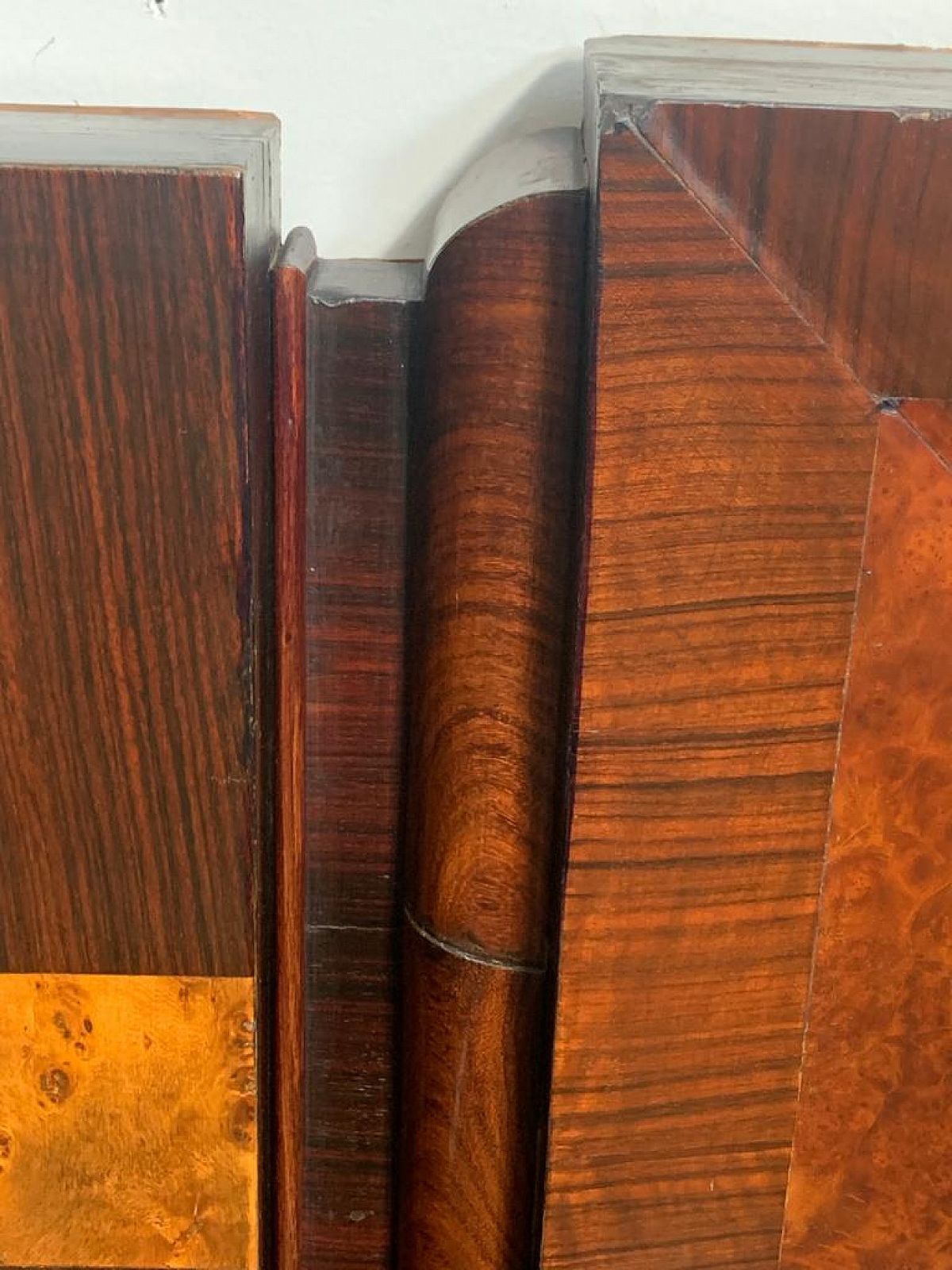 photo vinterior Bed And Bedside Tables In Rosewood, Walnut And Carved Cherubs, 20s