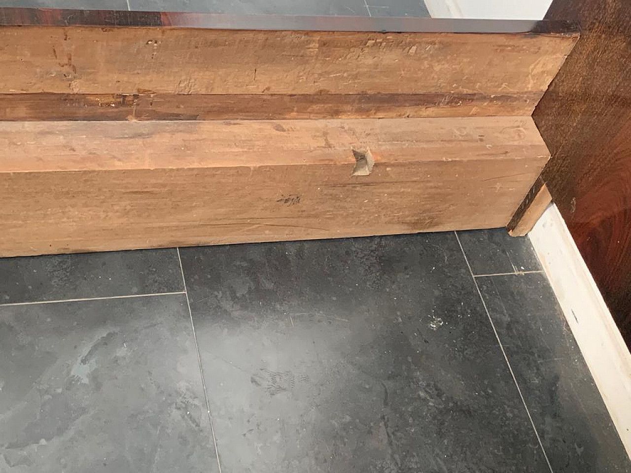 photo vintage Bed And Bedside Tables In Rosewood, Walnut And Carved Cherubs, 20s