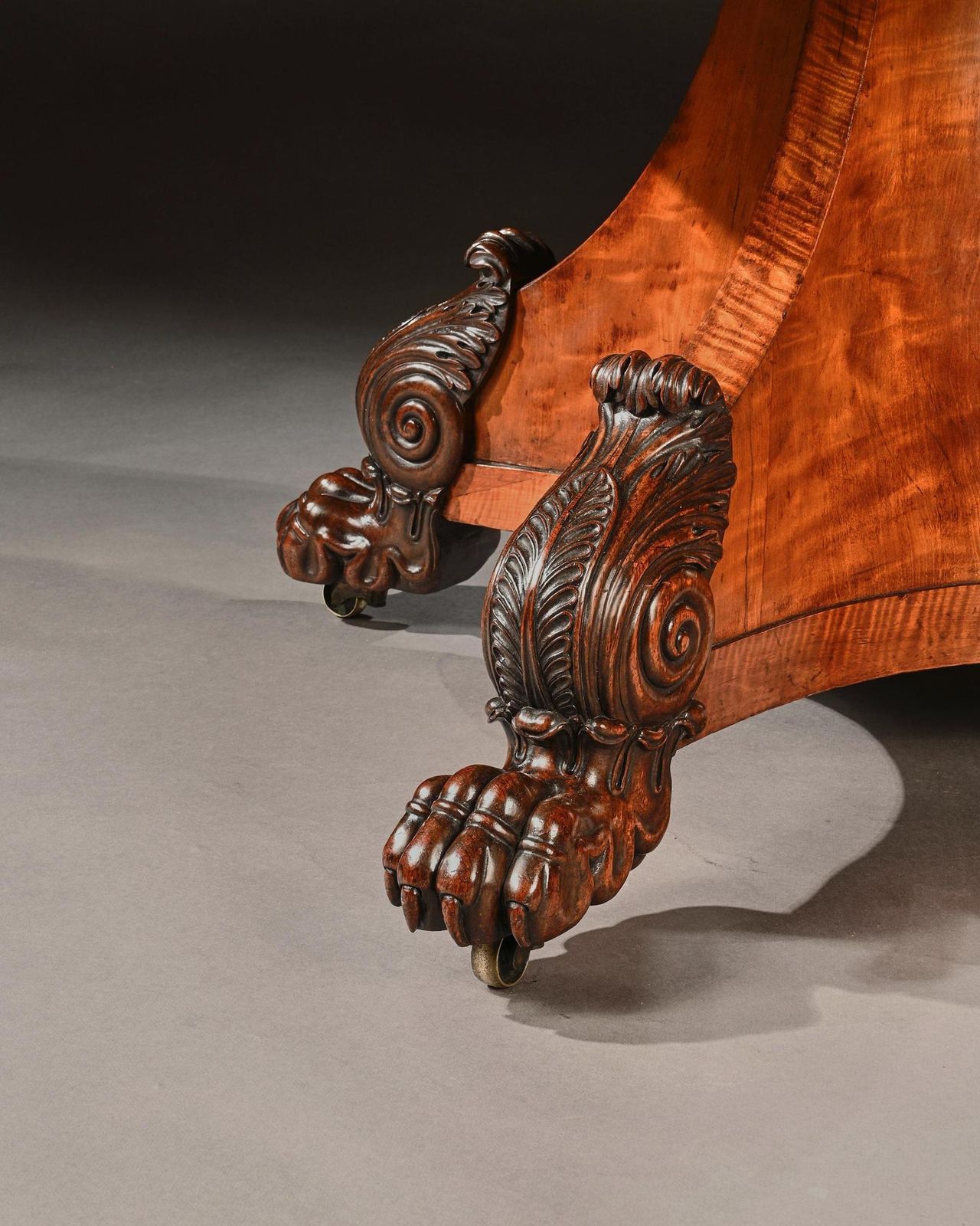 Rare 19th Century Peters Of Genoa Satinwood & Rosewood Centre Table. photo vinterior