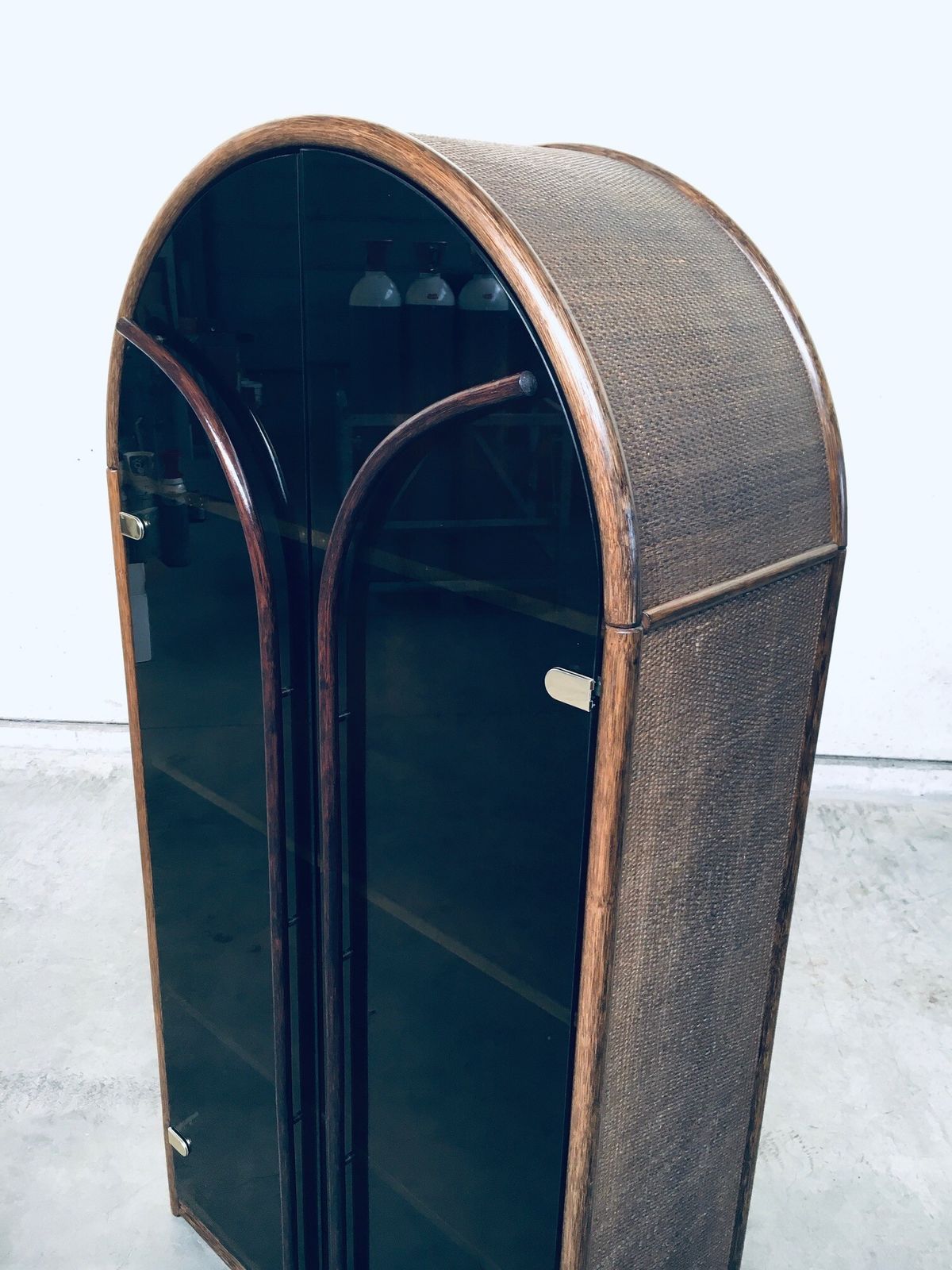 photo for sale Vintage Design Hoge Vitrinekast Van Rotan En Bamboe, Jaren 1970