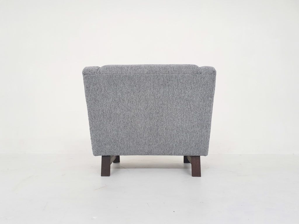 Set Van Twee Dutch Design Loungestoelen Met Wengepoten photo vinterior