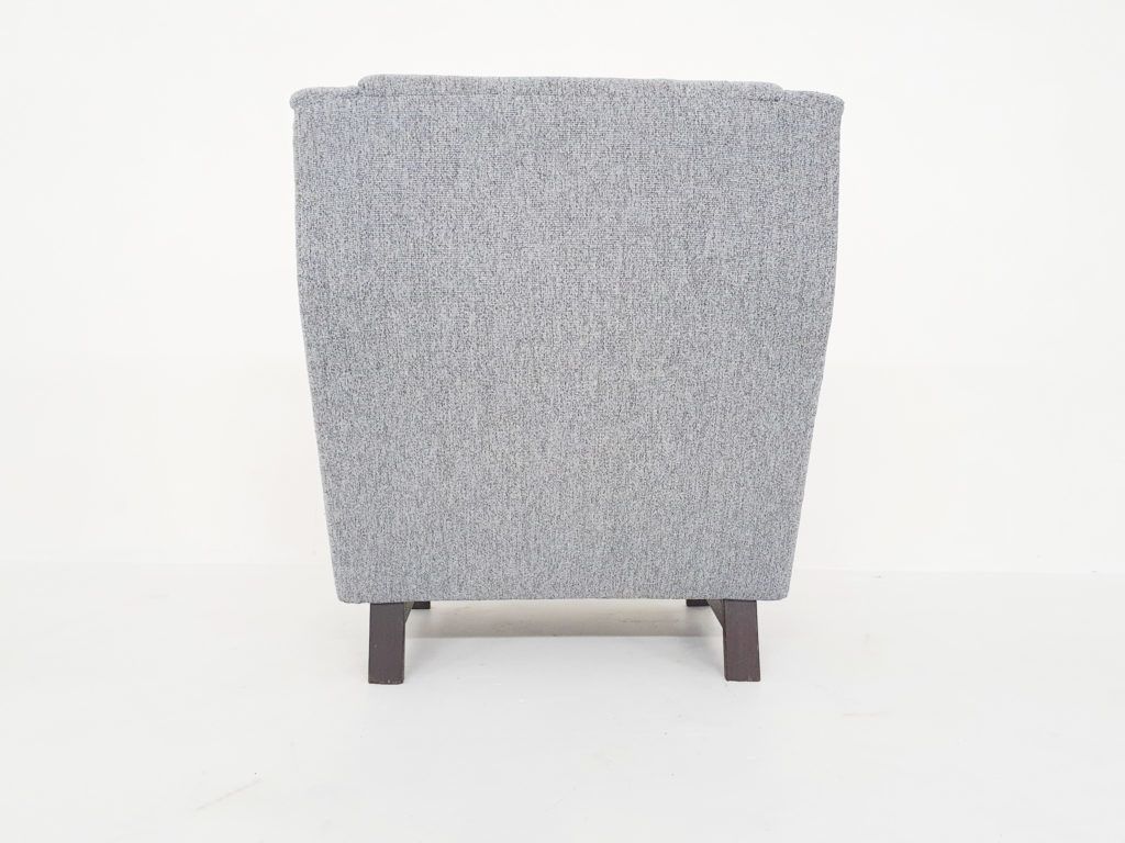 Meubels Set Van Twee Dutch Design Loungestoelen Met Wengepoten photo