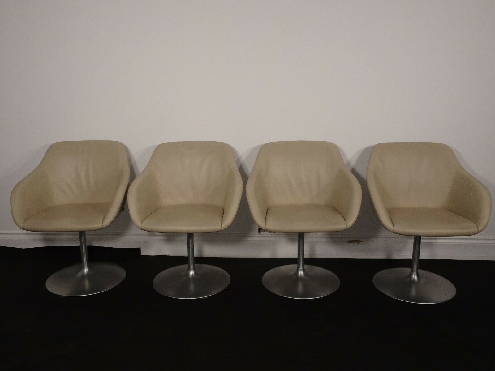 Stunning Set Of 4 Walter Knoll Turtle Lounge Swivel Chairs In Cream Leather