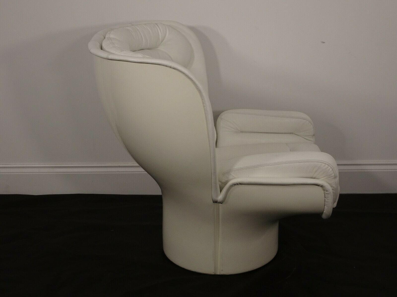 Stunning Iconic Elda Chair Designed By Joe Colombo In The 1960s In White Leathe photo 10680.0