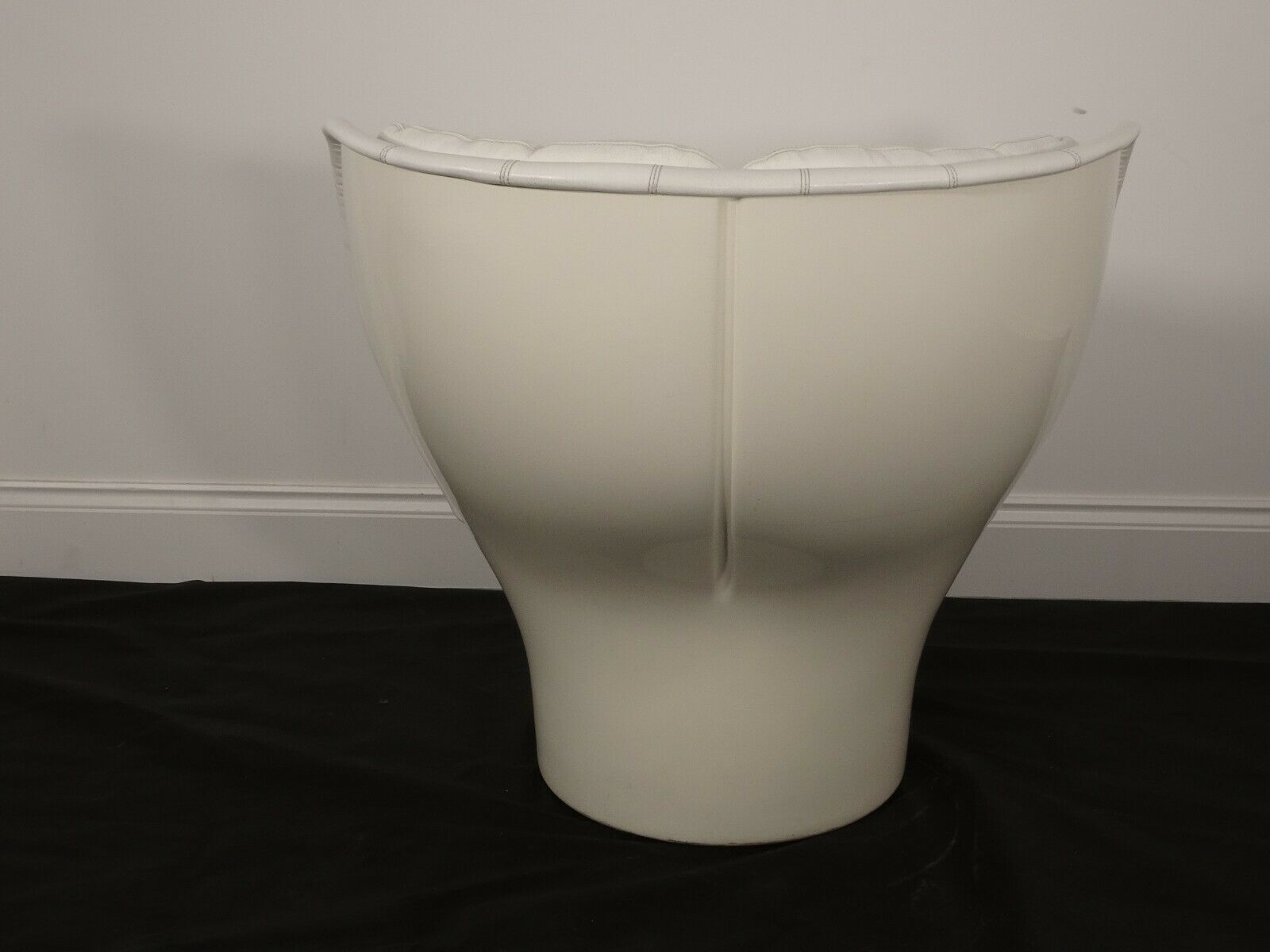 10680.0 Stunning Iconic Elda Chair Designed By Joe Colombo In The 1960s In White Leathe photo