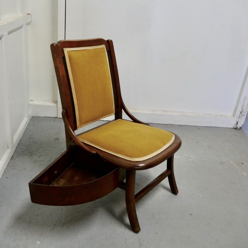Charming Little Chair With Knitting Wool Drawer photo 330.0
