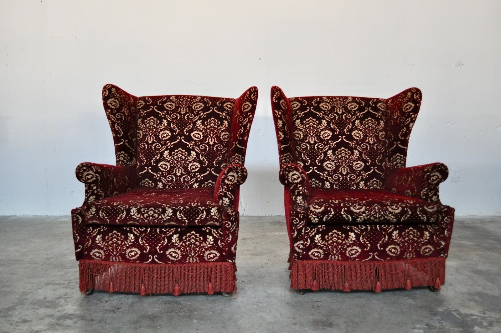 Poltrone In Velluto Rosso Damascato Italiano Della Metà Del Secolo, Anni '50, Set Di 2