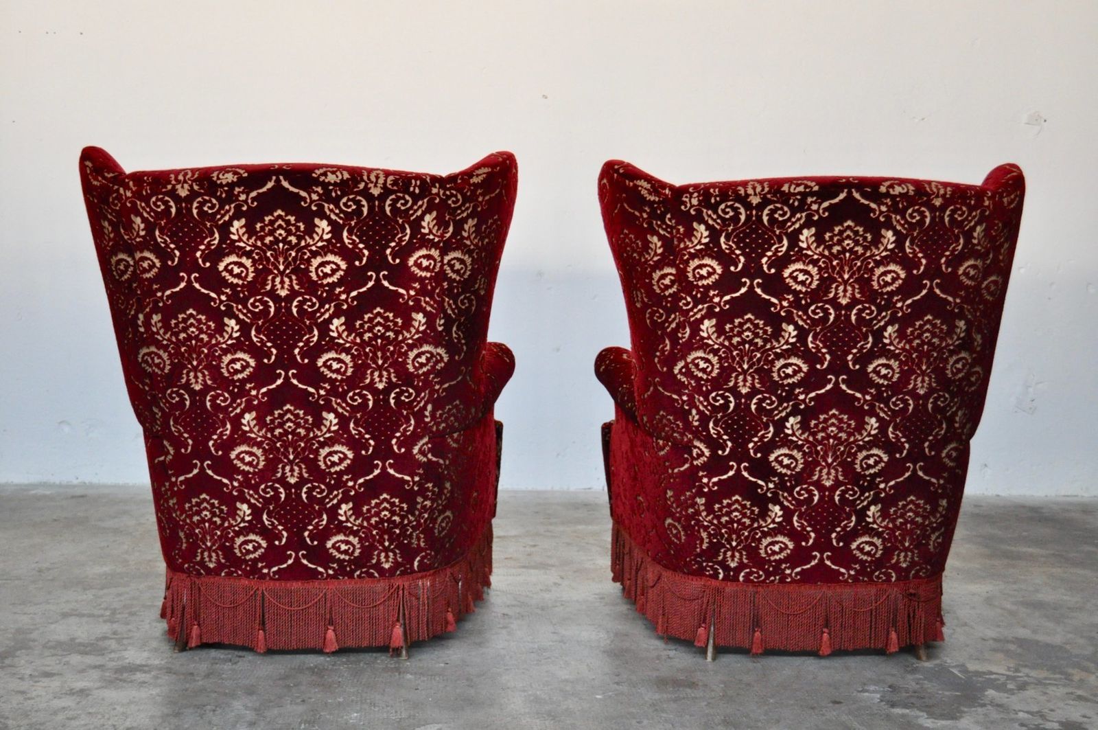 Poltrone In Velluto Rosso Damascato Italiano Della Metà Del Secolo, Anni '50, Set Di 2 photo for sale