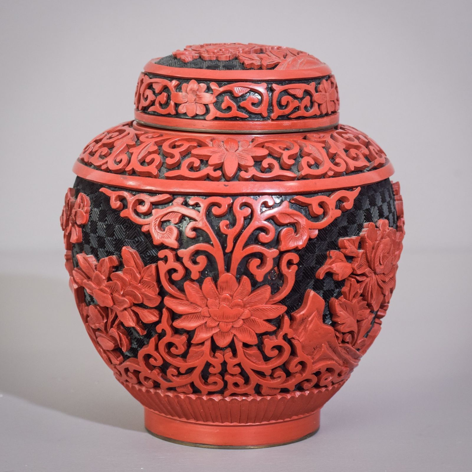 Gesneden En Gelakt Chinese Gemberpot photo furniture