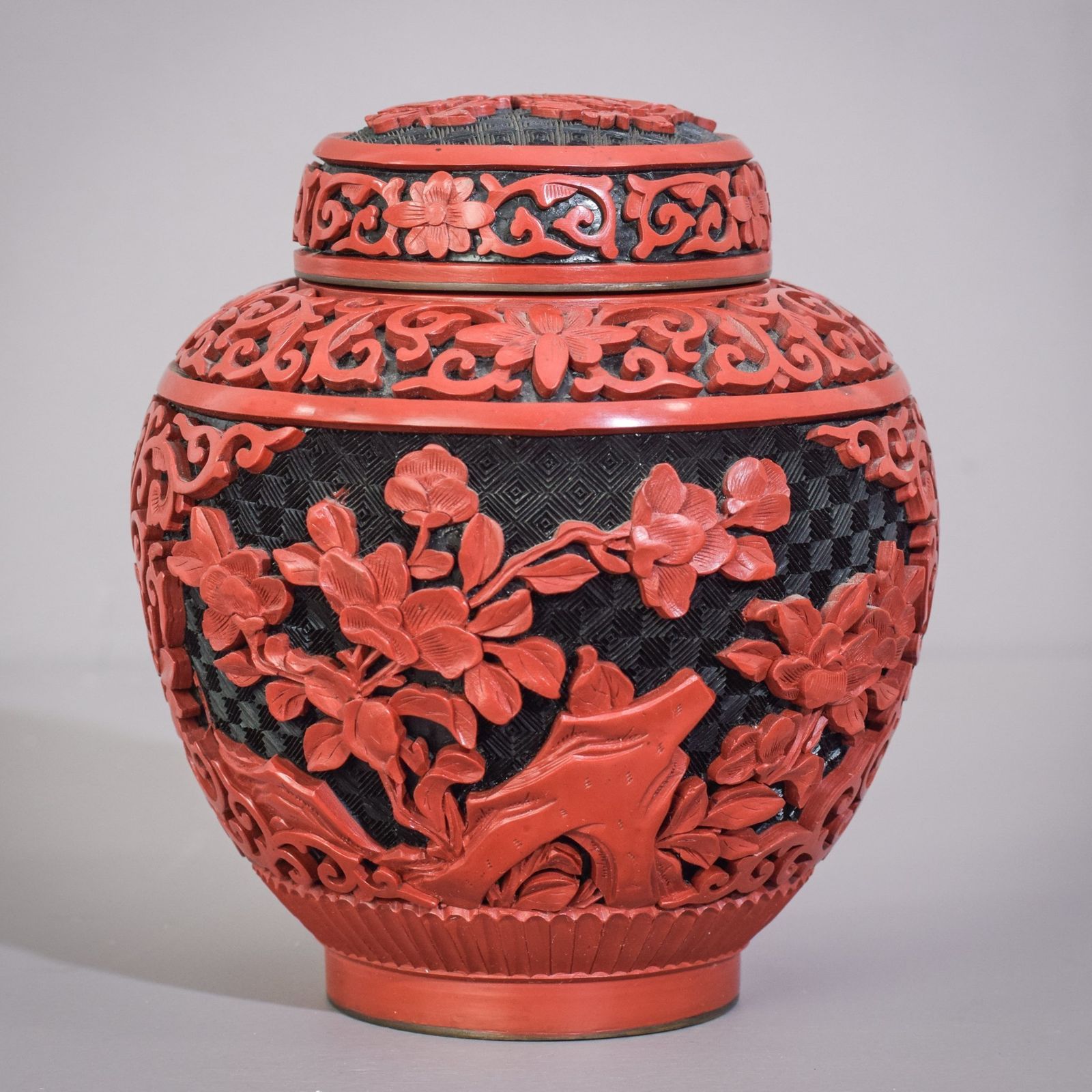 Gesneden En Gelakt Chinese Gemberpot photo for sale