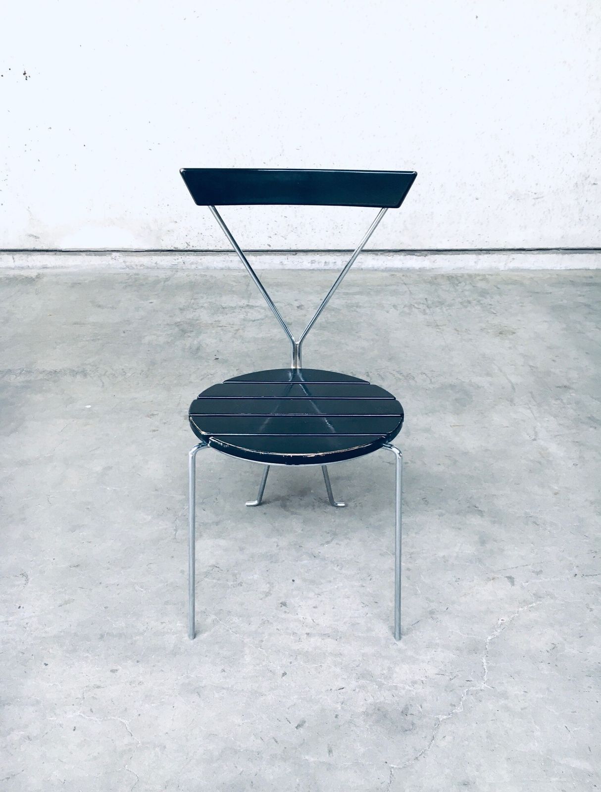 Mid Century Modern Stoel Met Slank Ontwerp, Italië Jaren 1970 photo for sale