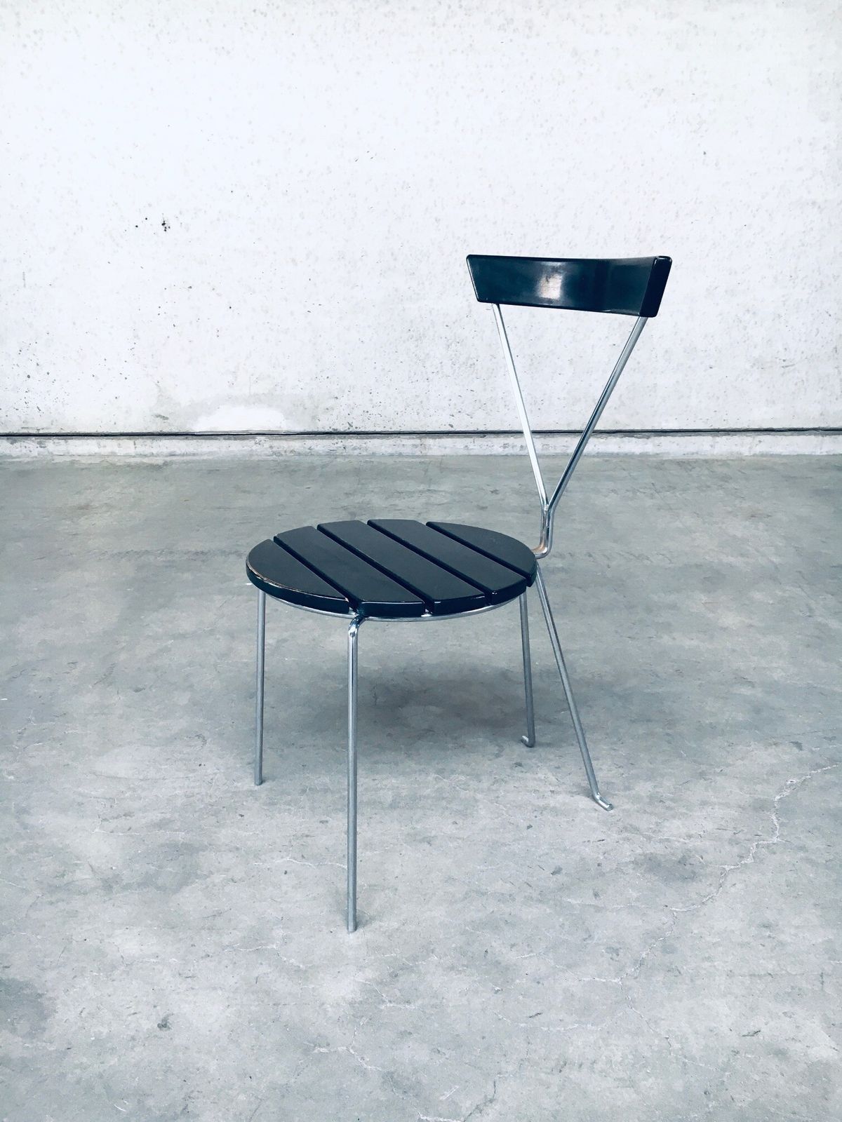 Mid Century Modern Stoel Met Slank Ontwerp, Italië Jaren 1970 photo vinterior