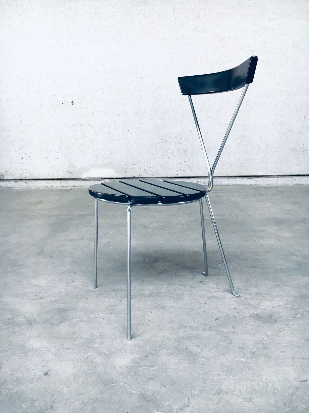 Mid Century Modern Stoel Met Slank Ontwerp, Italië Jaren 1970 photo vintage