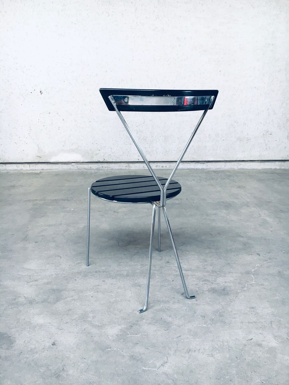 photo furniture Mid Century Modern Stoel Met Slank Ontwerp, Italië Jaren 1970