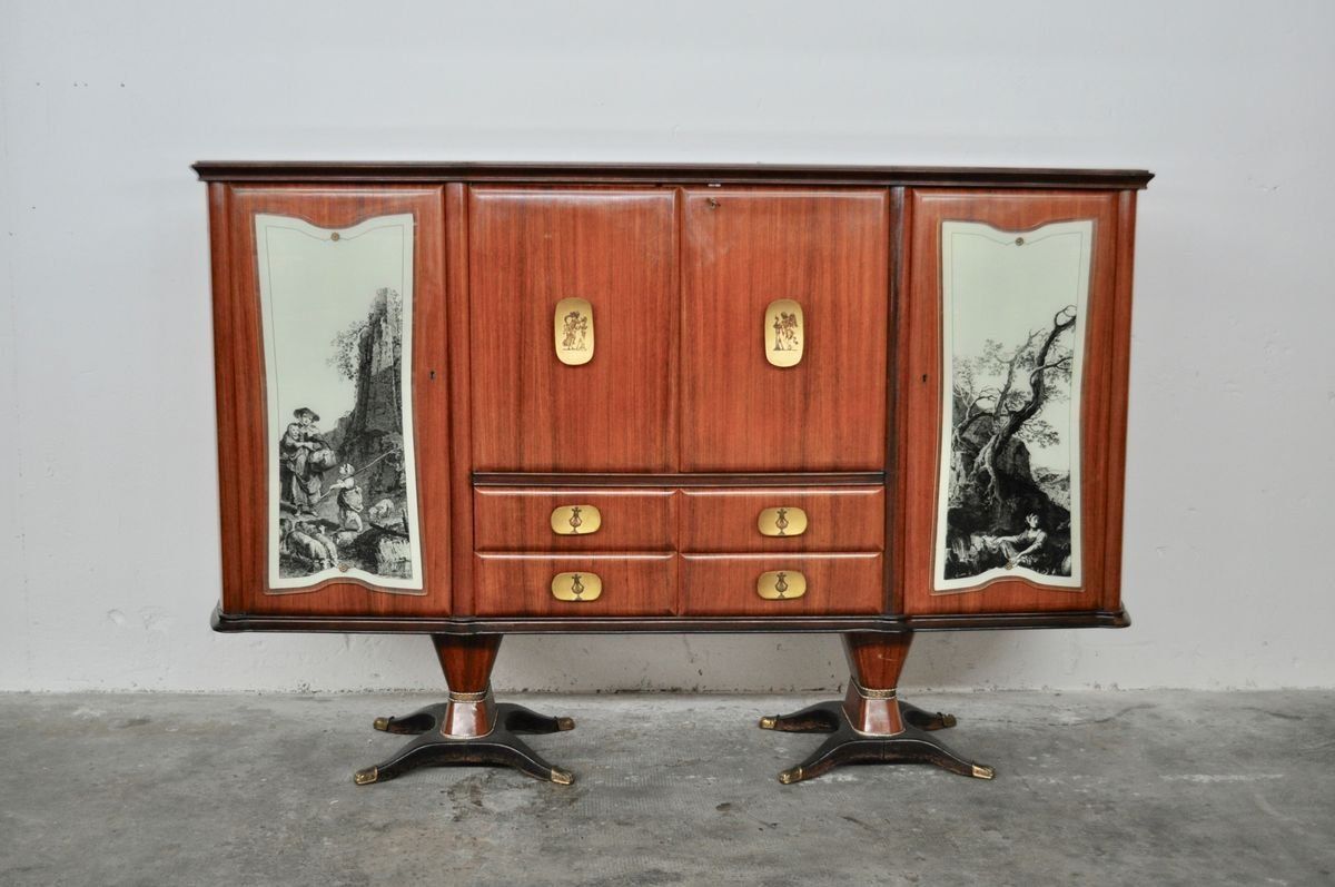 Credenza Con Cassetti In Pera Di Mogano, Ottone E Vetro Con Disegni Allegorici E Flash Interni Di F.Lli Rigamonti Desio, Milano, Anni '40