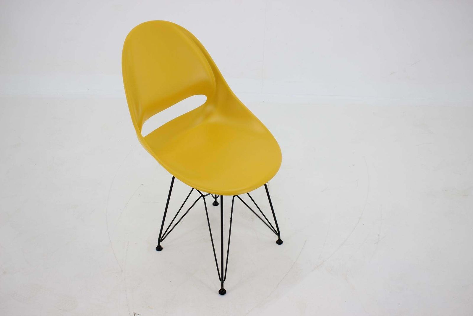 photo vinterior Set Of 4 Midcentury Yellow Design Fiberglass Dining Chairs By Mnavratil 1960s