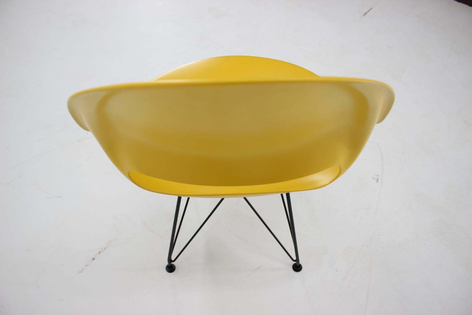 photo vintage Set Of 4 Midcentury Yellow Design Fiberglass Dining Chairs By Mnavratil 1960s