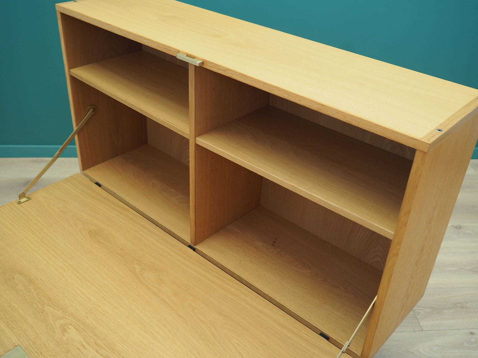 photo vintage Dressoir Met Essenfineer, Deens Design, Jaren 1970, Productie: Denemarken