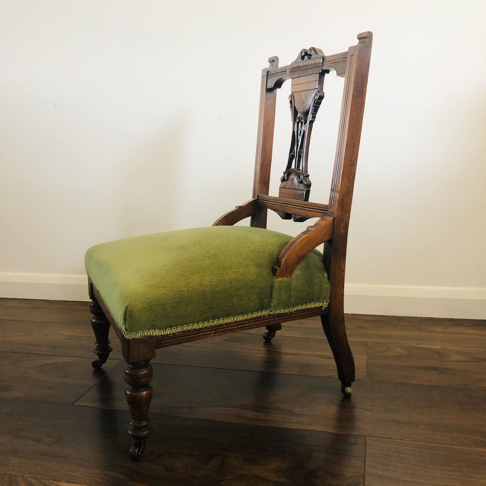 photo furniture Antique 19th Century, Aesthetics Movement Bedroom Chair