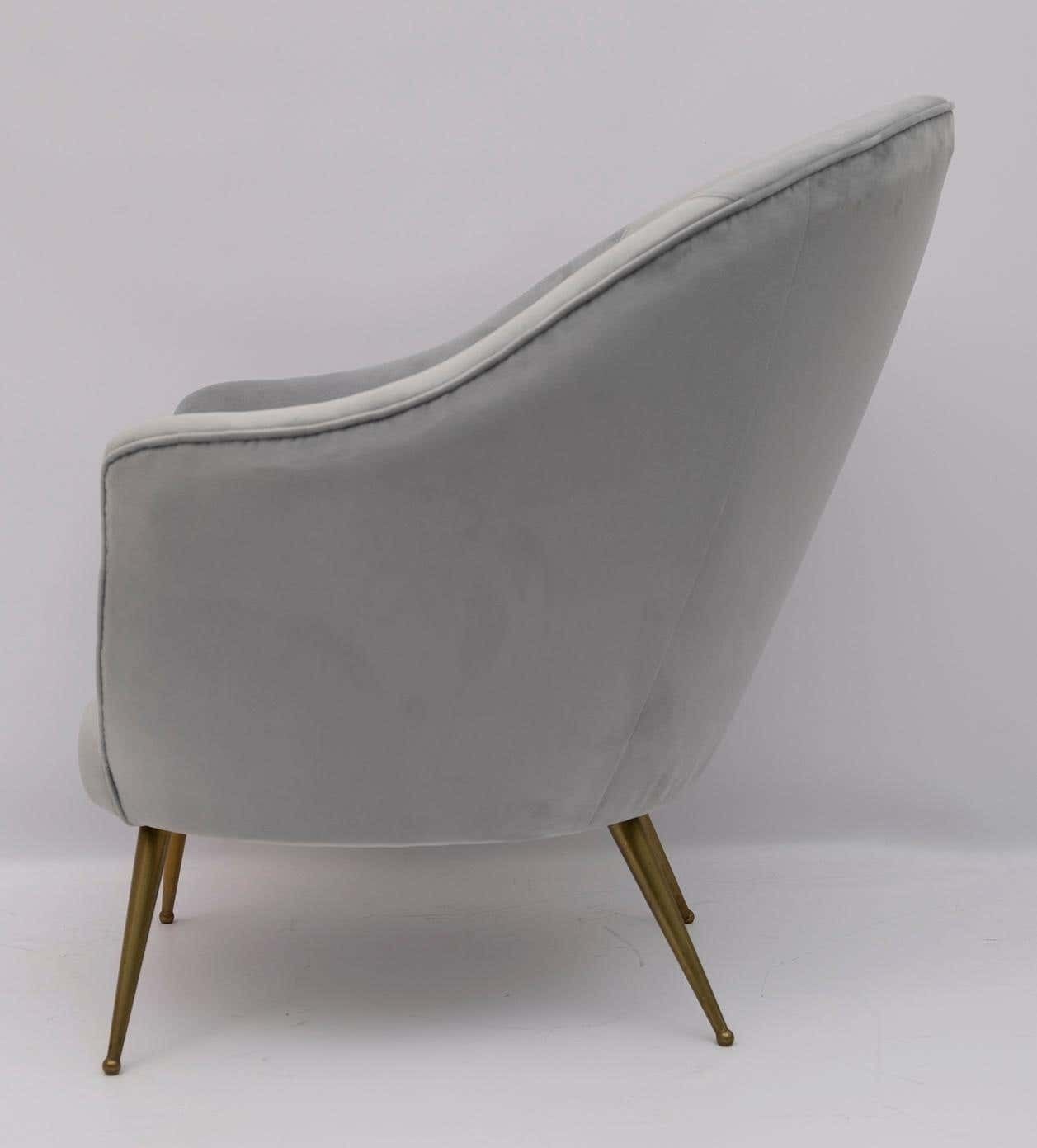 photo vinterior Federico Munari Mid Century Modern Italian Curved Sofa And Two Armchairs, 1950s