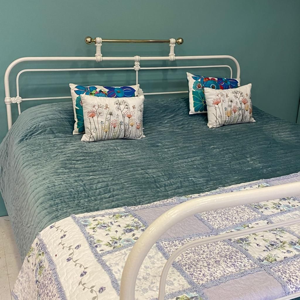 Superking Antique Iron Irish Cottage Bed photo vinterior