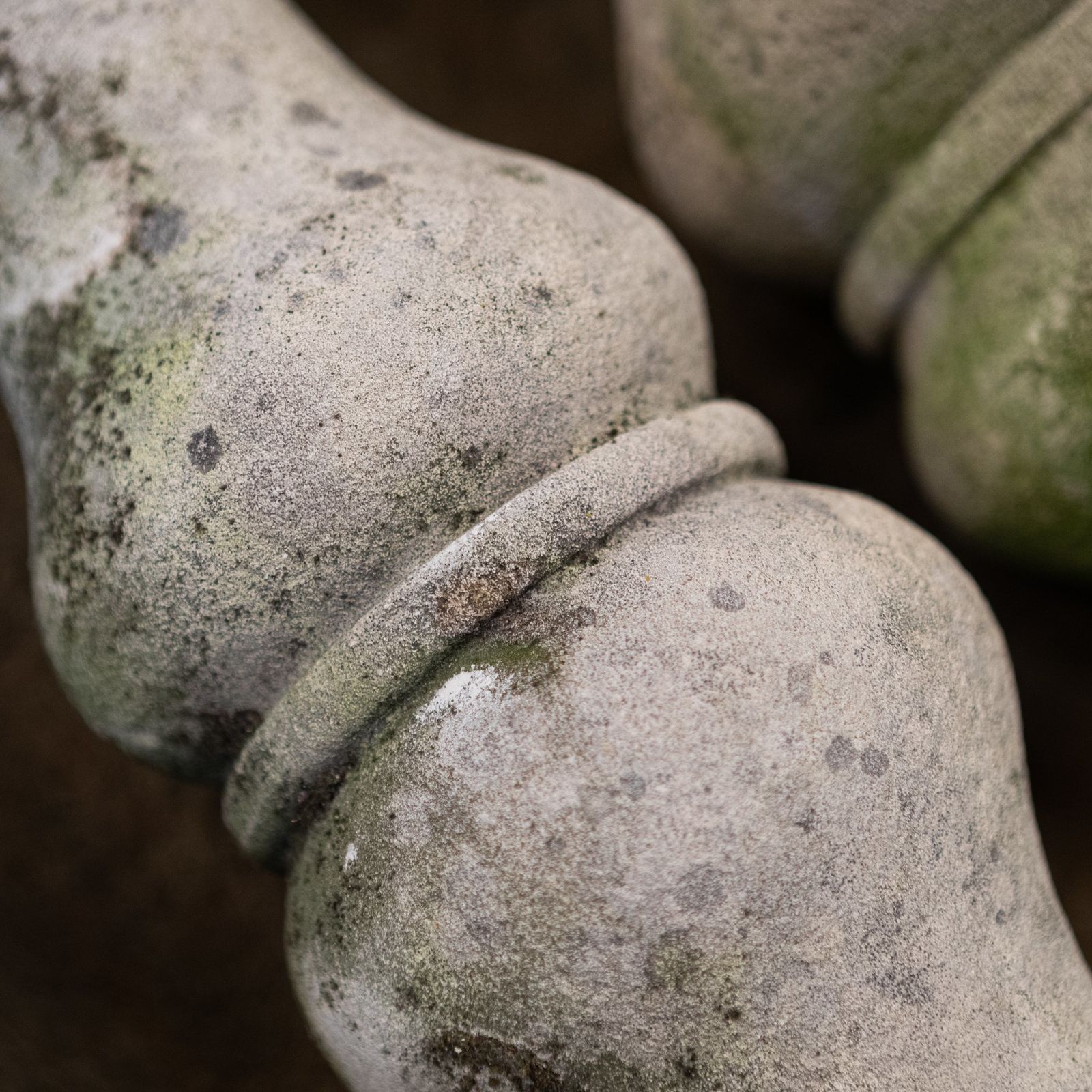 Antique Portland Stone Balustrades (Set Of 24+) photo vinterior