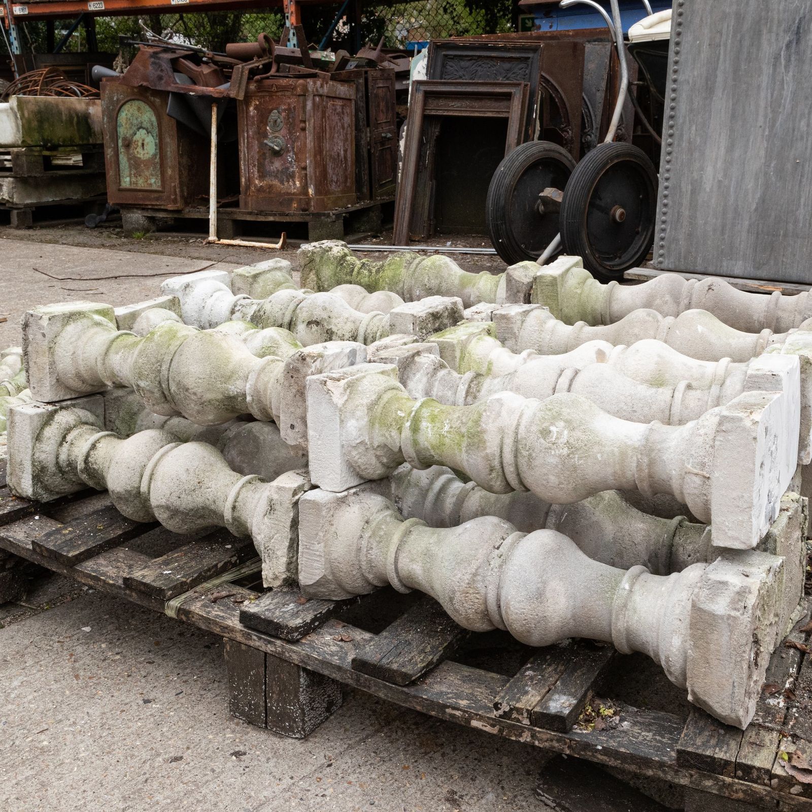 photo vinterior Antique Portland Stone Balustrades (Set Of 24+)