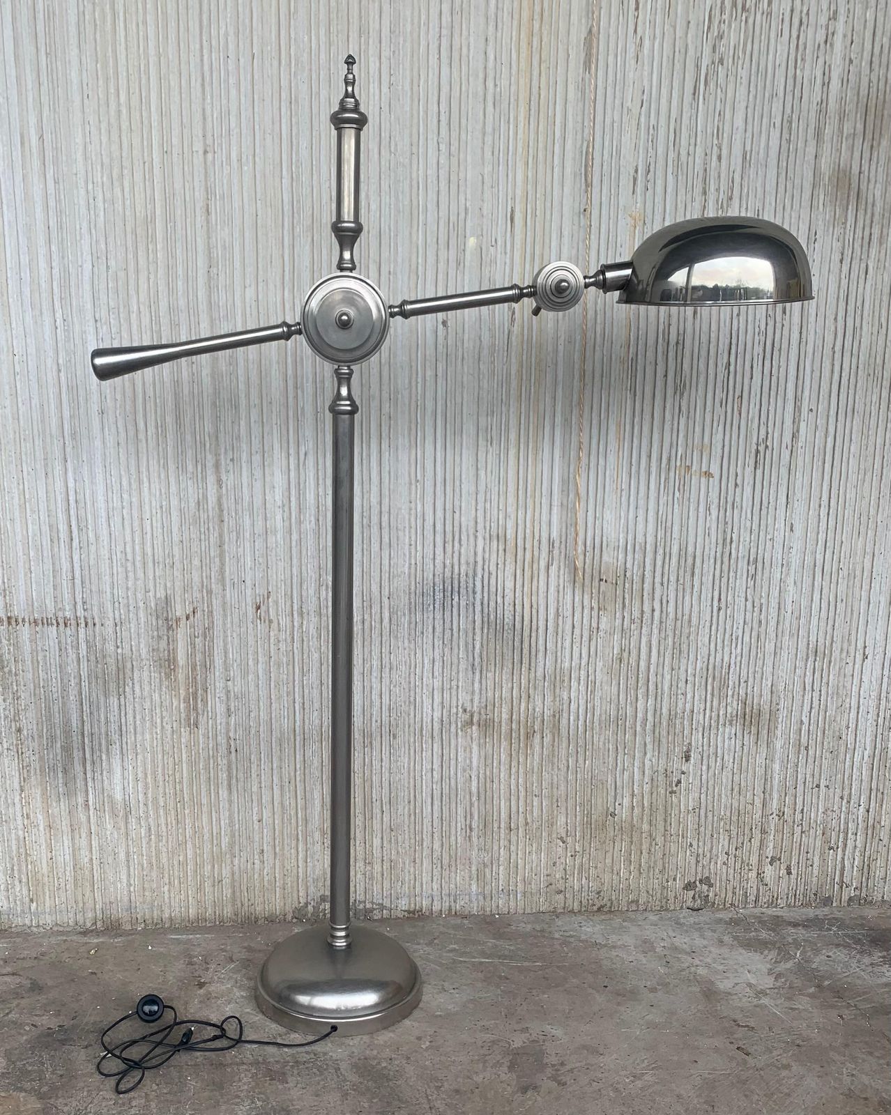 Lampadaire industriel mid-century modern, entièrement réglable photo for sale