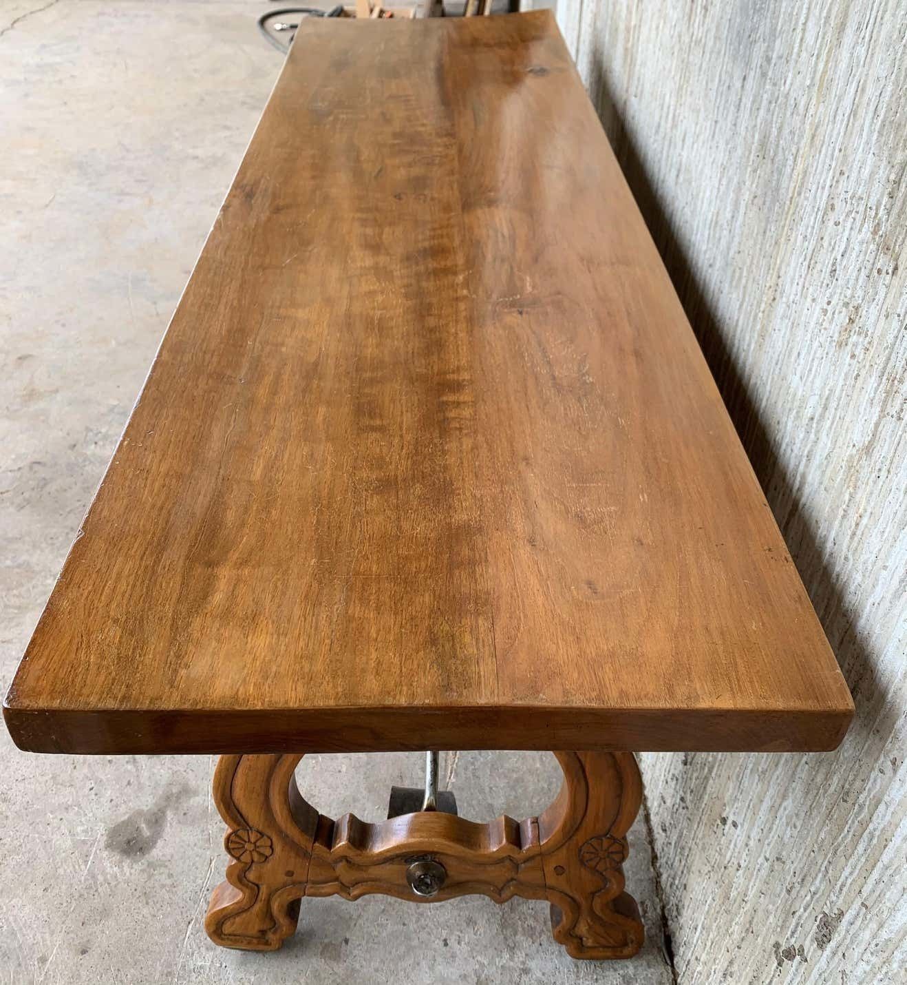 Banc espagnol ou console basse à tiroirs, pieds en lyre et entretoise en fer photo buy