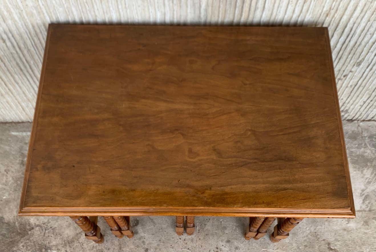 Tables gigognes et pliantes espagnoles en noyer, pieds tournés, XXe siècle photo vinterior