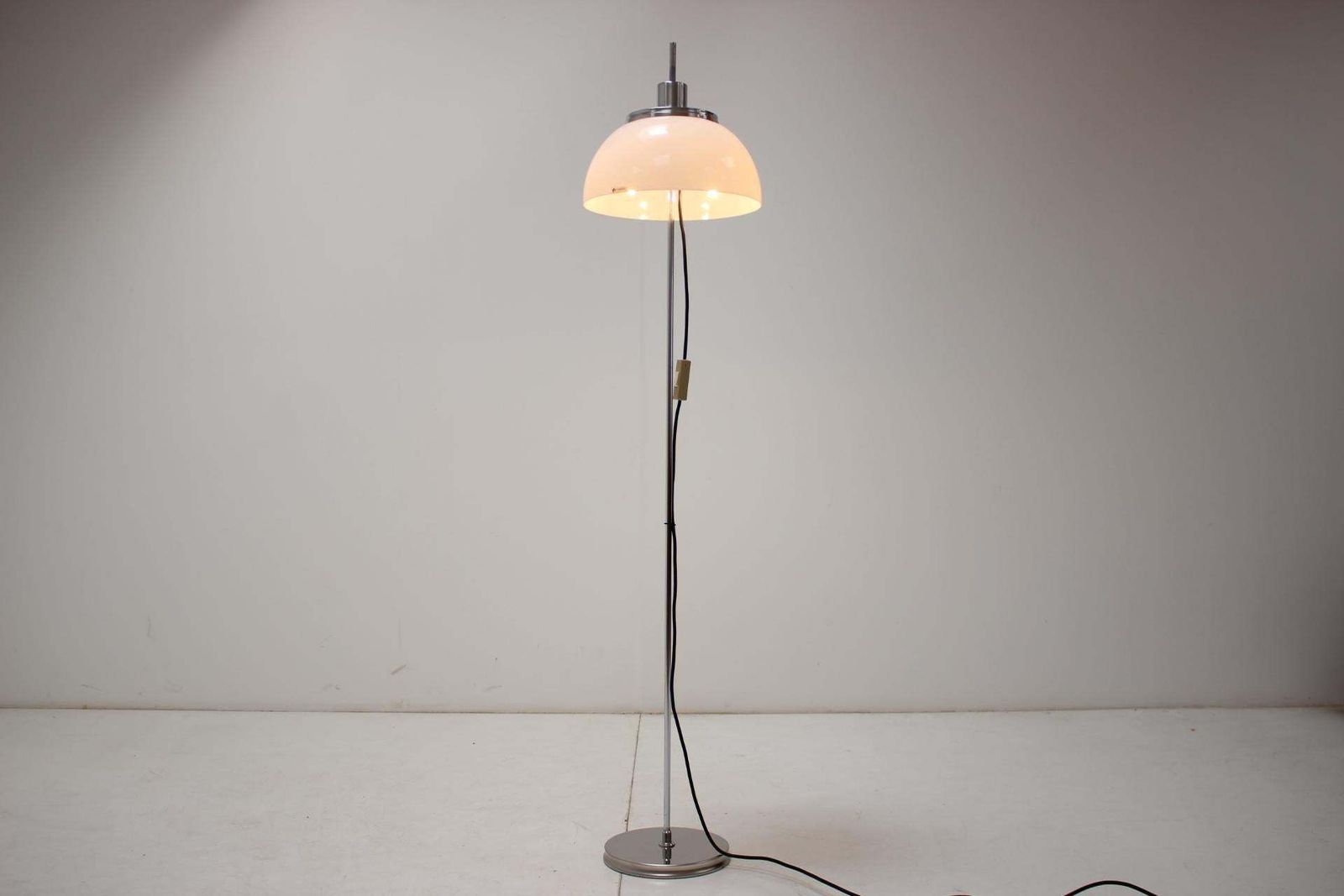 photo furniture Mid Century Adjustable Floor Lamp/ Guzzini/Meblo, 1970s