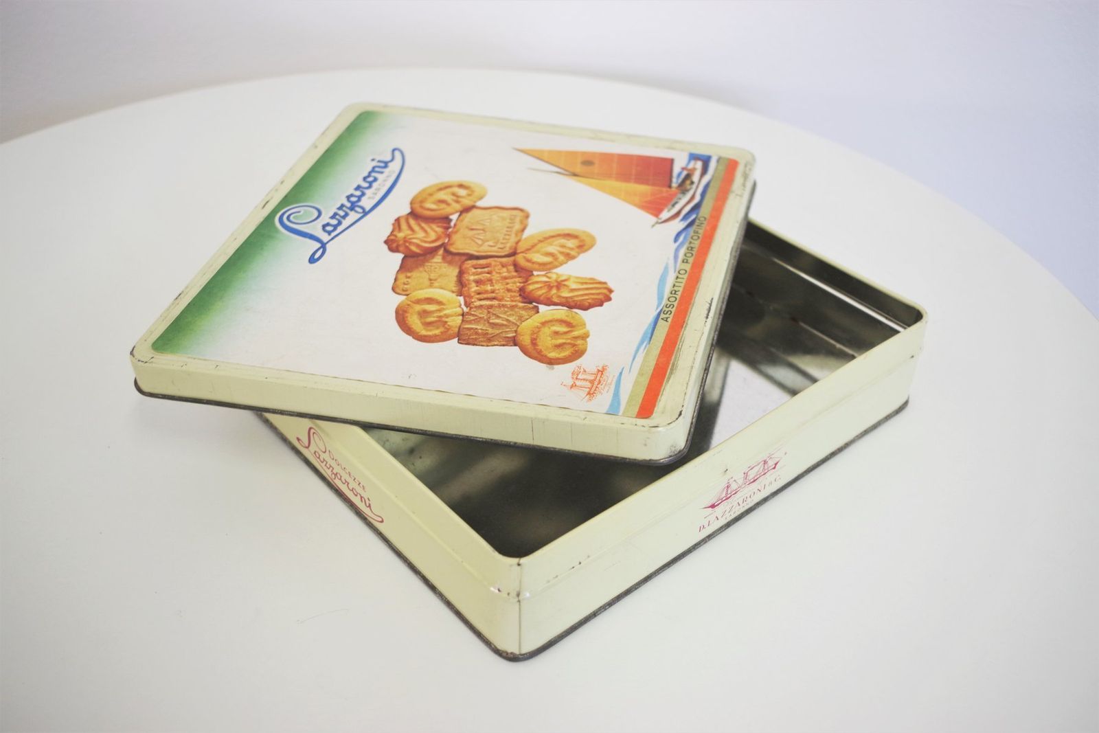 photo furniture Vintage Cans, 60s, Set Of 3, Tin