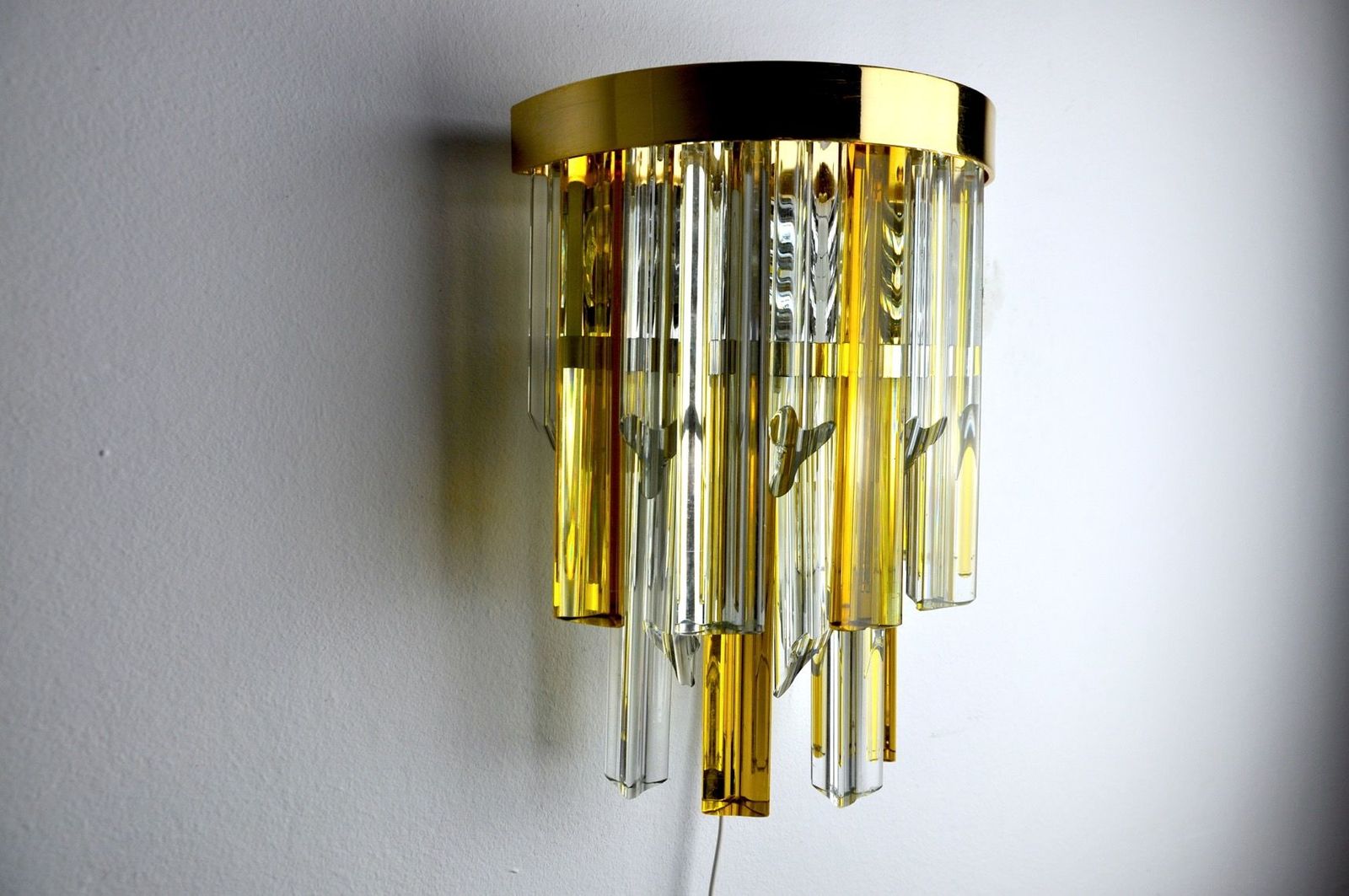 photo furniture Triedri Two Tone Wall Lamp Murano Italy