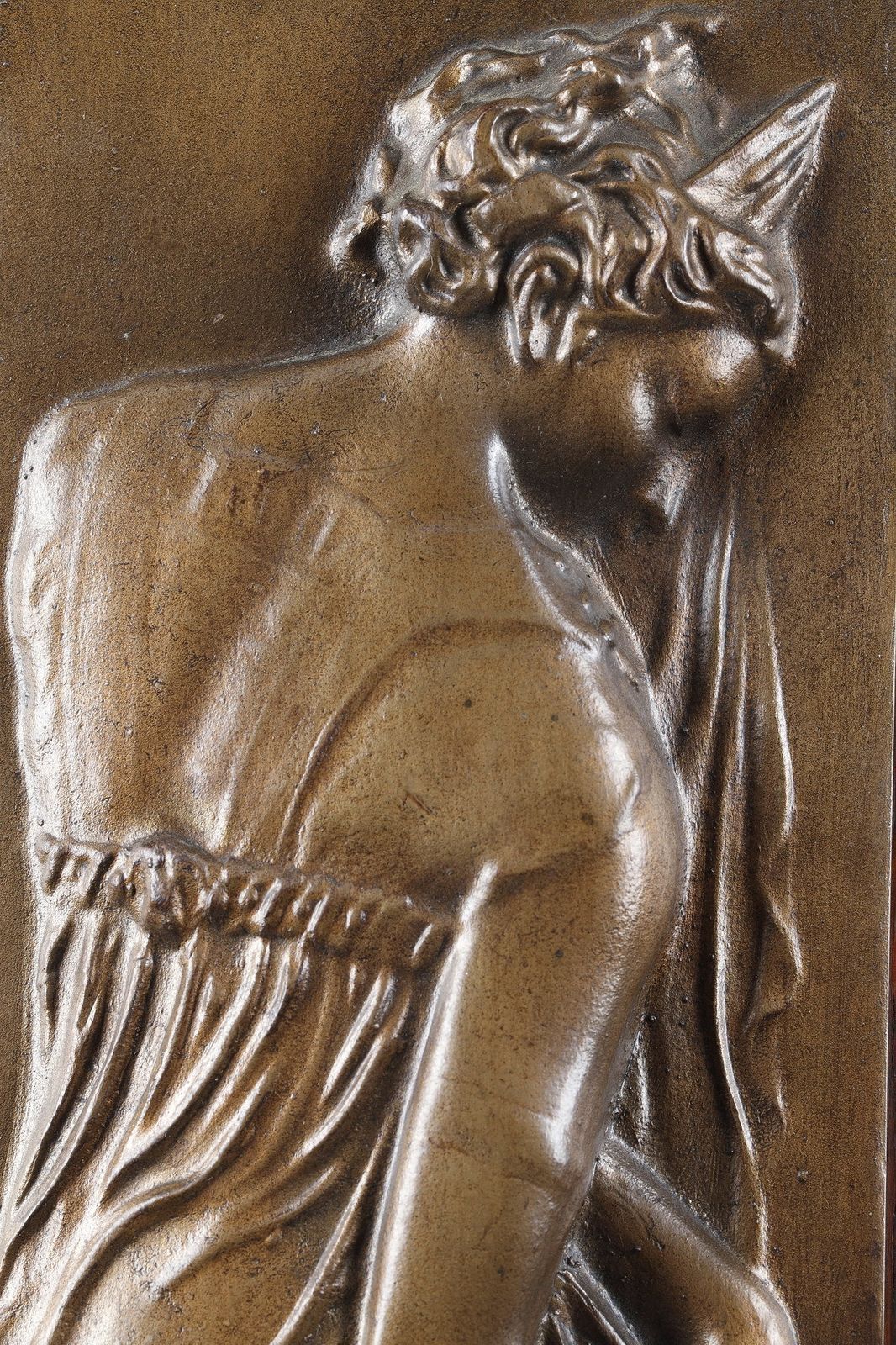 Paar bas-reliëfs, "Women Carrying Water" photo vinterior