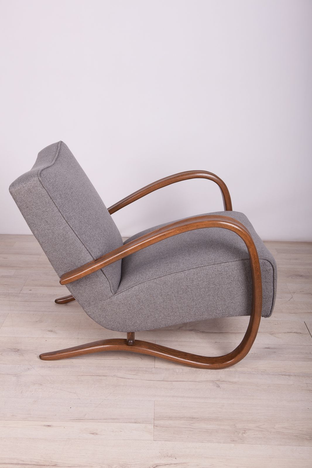 photo furniture H 269 Lounge Chair By Jindřich Halabala For Up Závody, 1930s