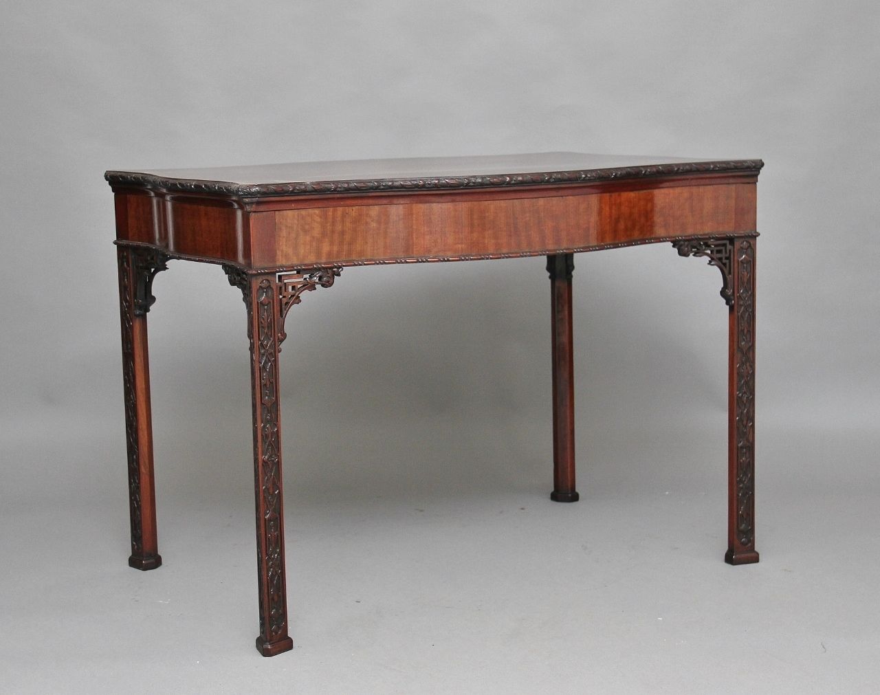 Early 20th Century Mahogany Center Table