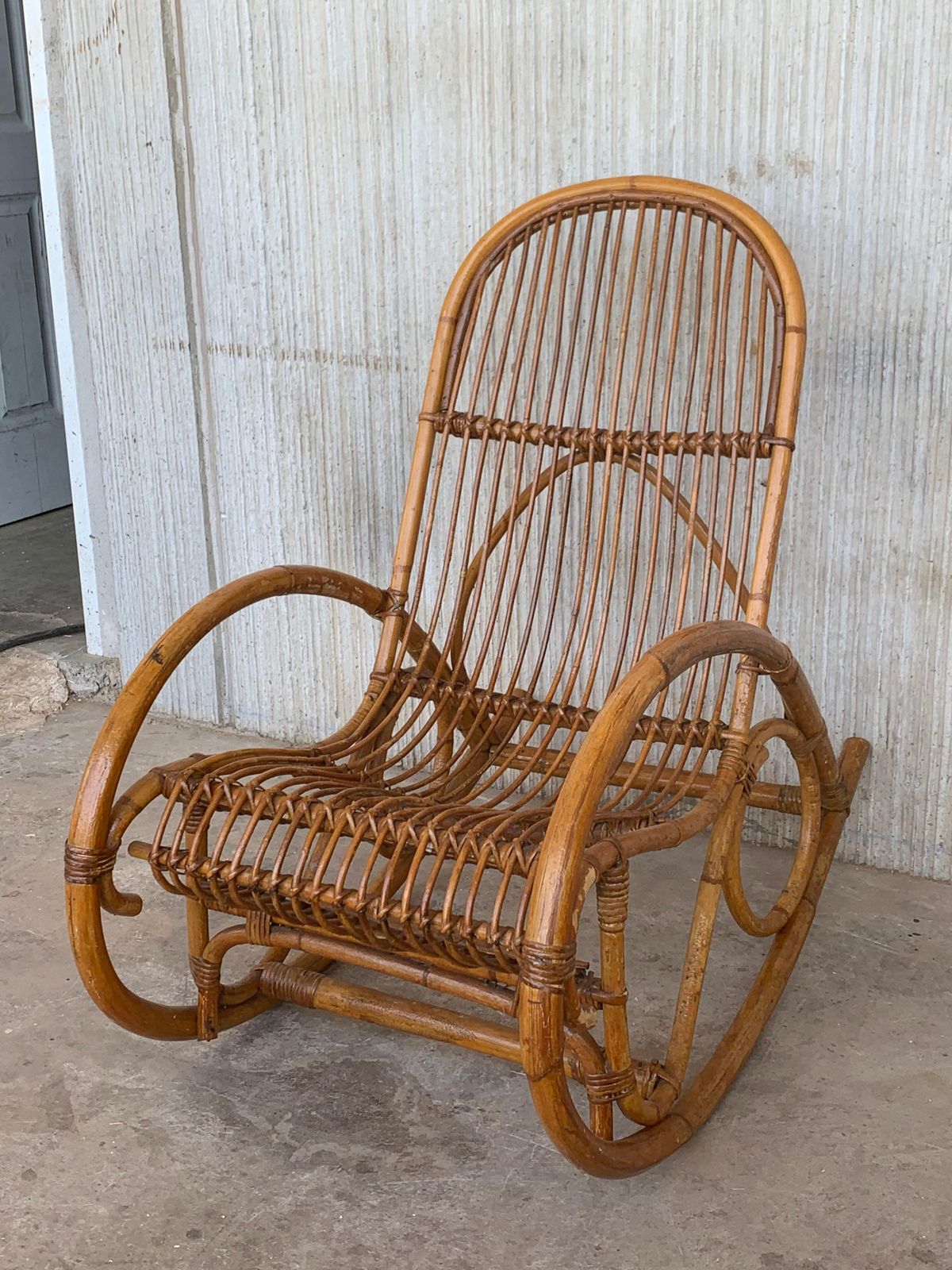 Fauteuils à bascule mid-century en bambou, dans le style de Franco Albini, Italie photo for sale