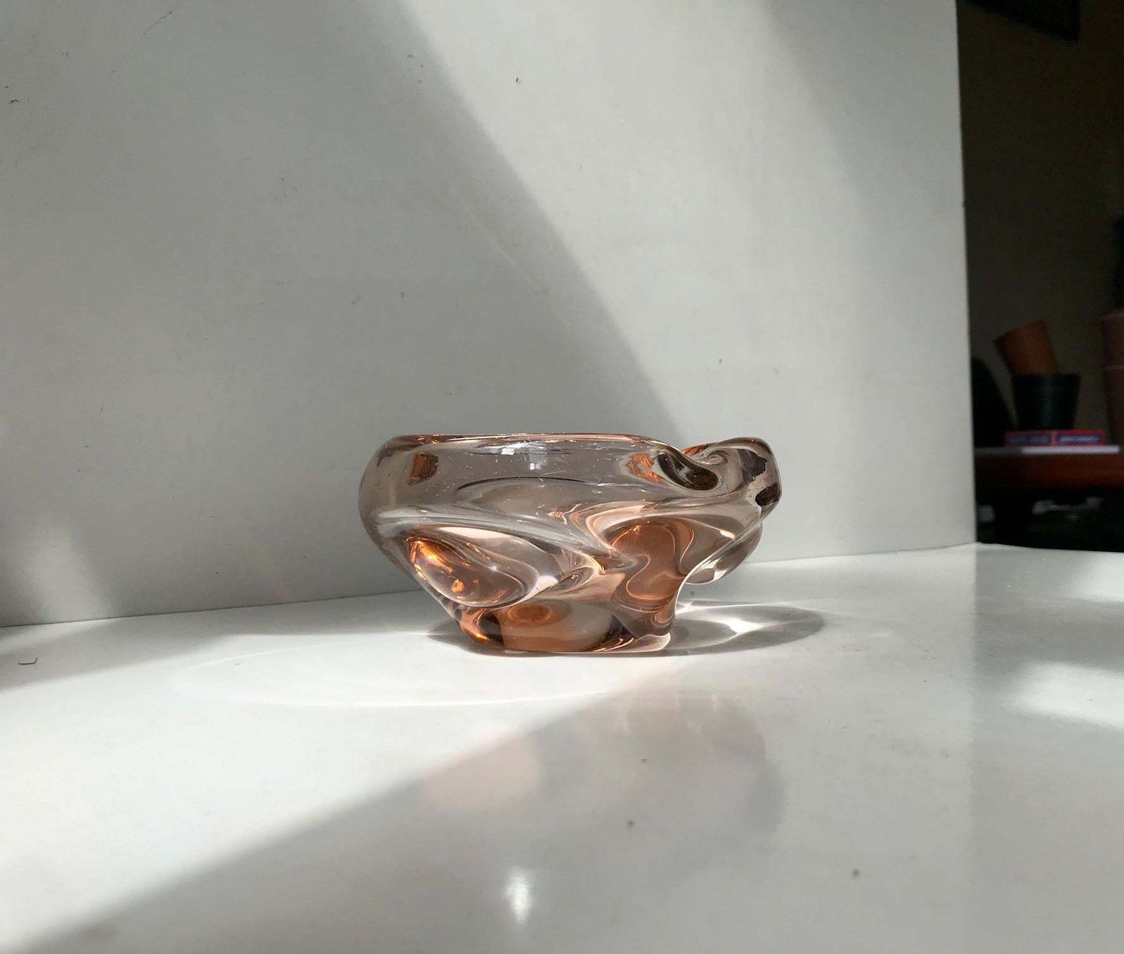 Elis Bergh Submerged Dish In Salmon Glass For Kosta, 1930s photo furniture