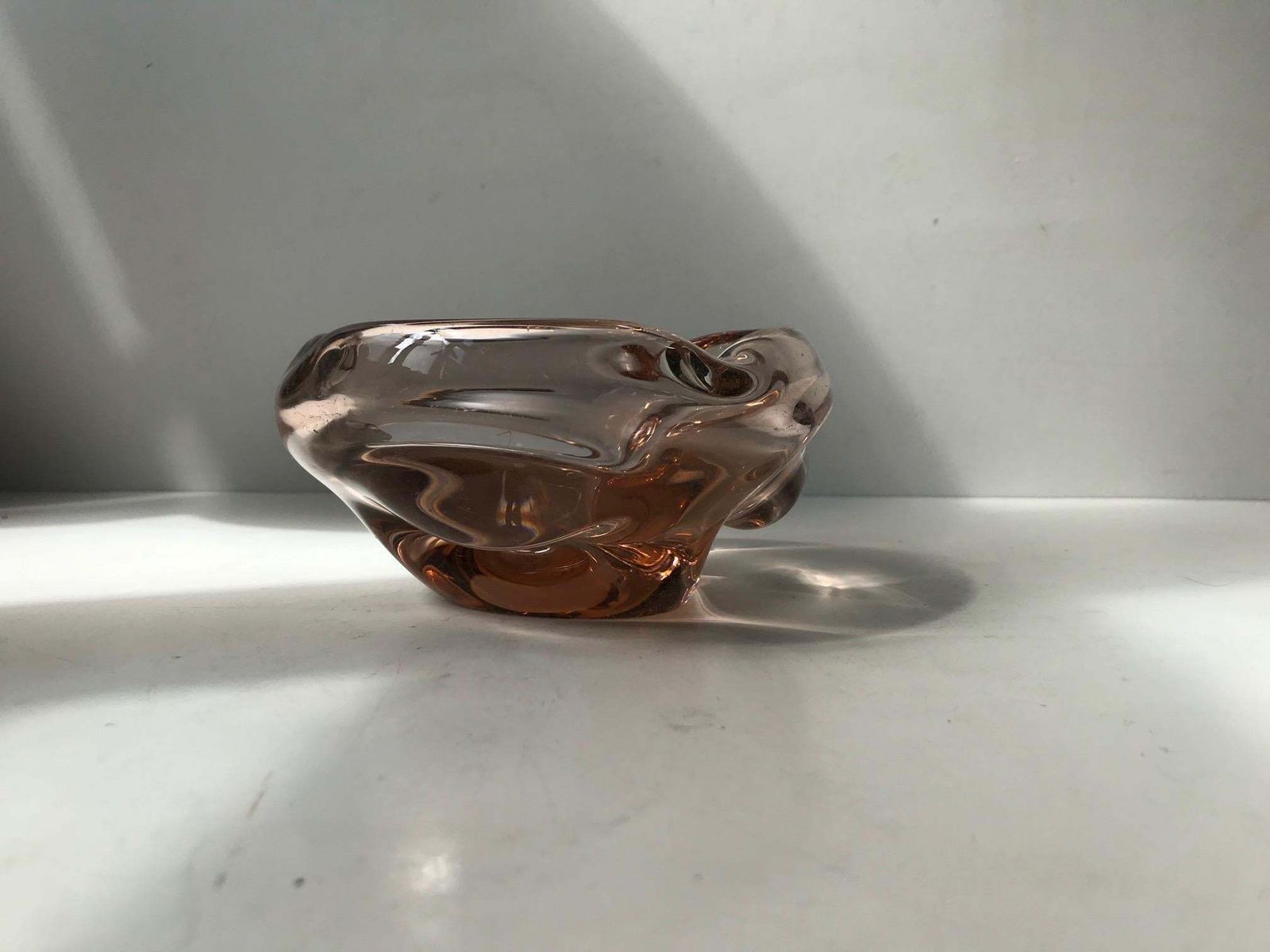 Elis Bergh Submerged Dish In Salmon Glass For Kosta, 1930s photo Home Decor